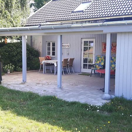 Pelikan Garden 1 Ferielejlighed Max 4 Personer Ved 2 Personer 650,00 Ekstra Personer 150,00 Kr Ekstra Stege Bagian luar foto
