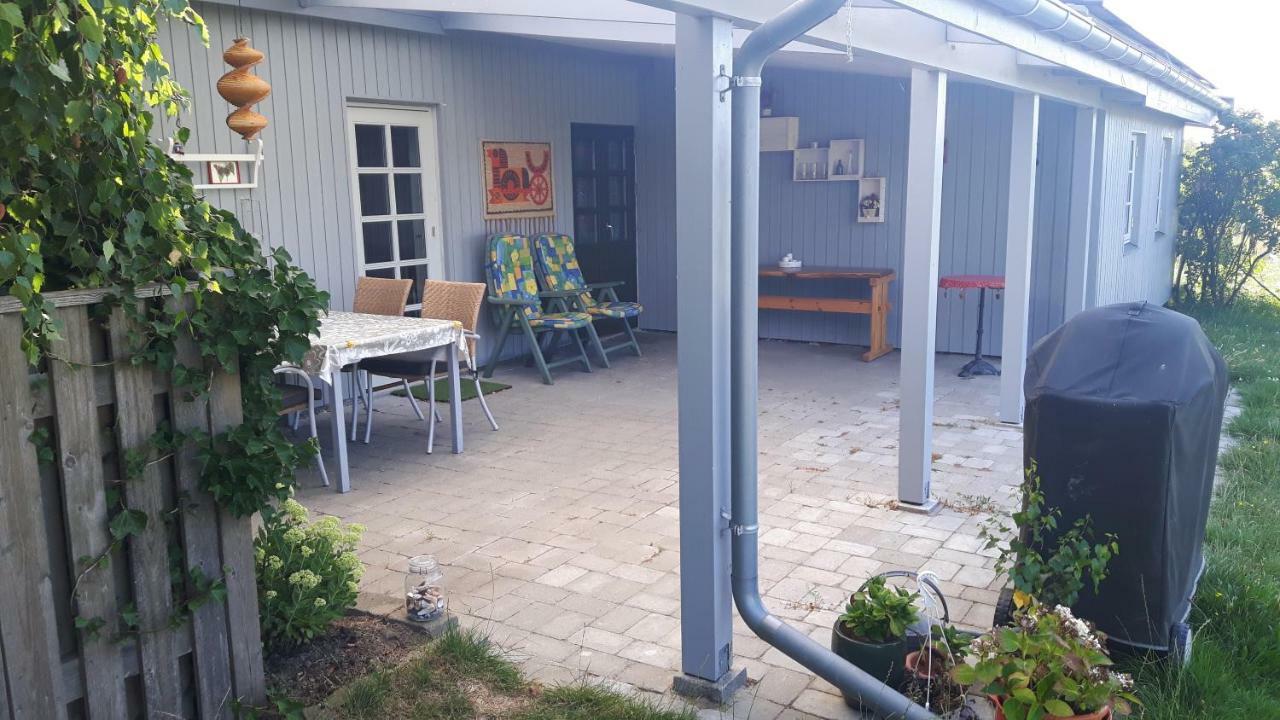 Pelikan Garden 1 Ferielejlighed Max 4 Personer Ved 2 Personer 650,00 Ekstra Personer 150,00 Kr Ekstra Stege Bagian luar foto